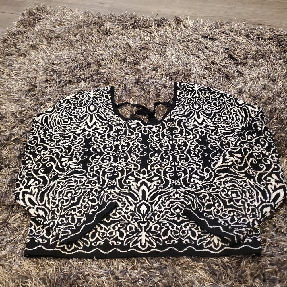 Xhiliration Cropped Sweater